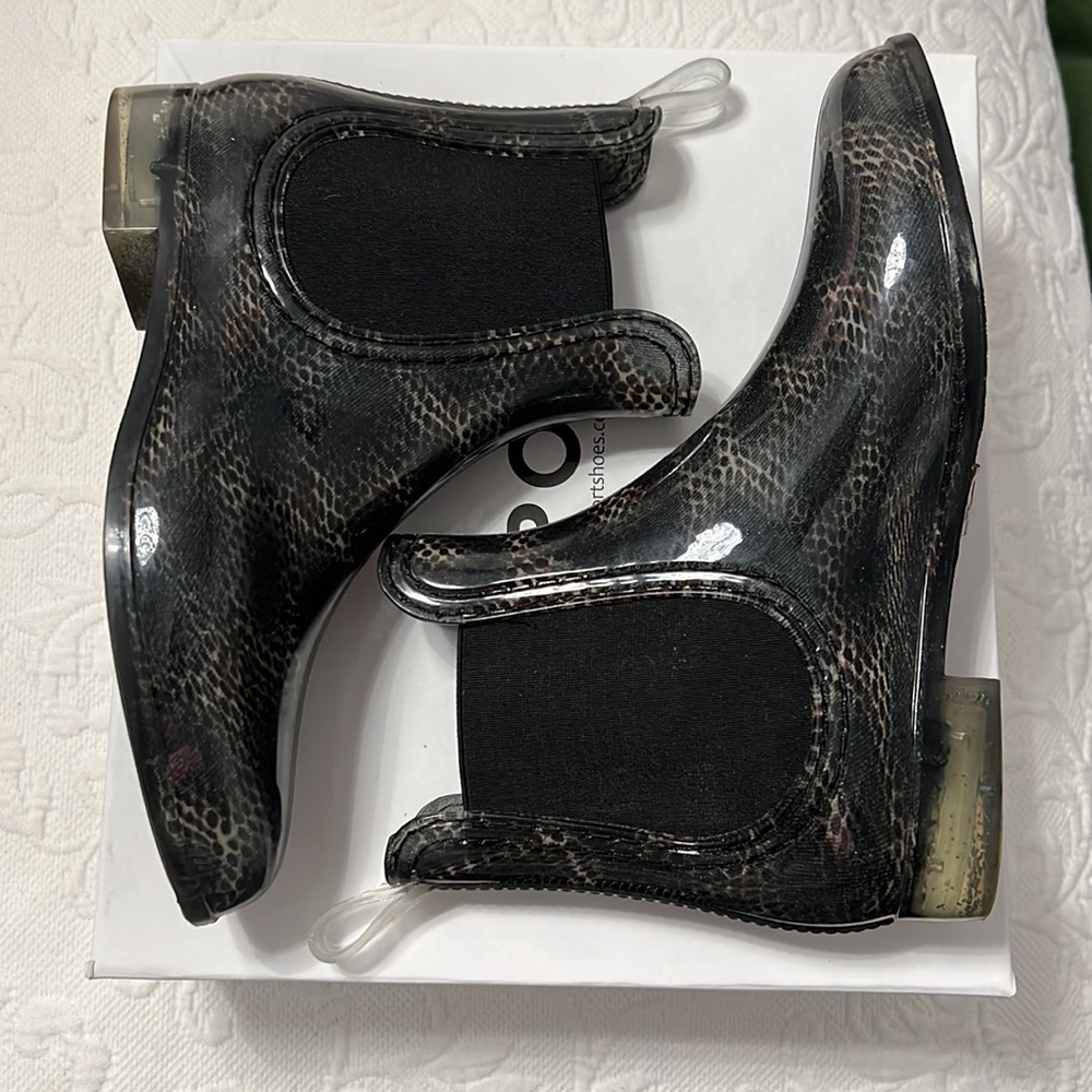 Report Chelsea Slicker Rain Boots